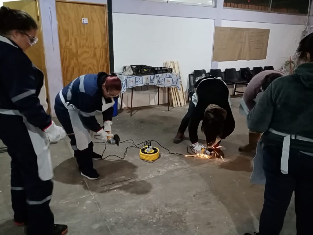 Escuela de Oficios y Género “De construyendo”